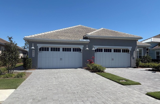 Charming 2 Bed Villa with a Den in Gated Naples Community-Enjoy Pool, Pickleball