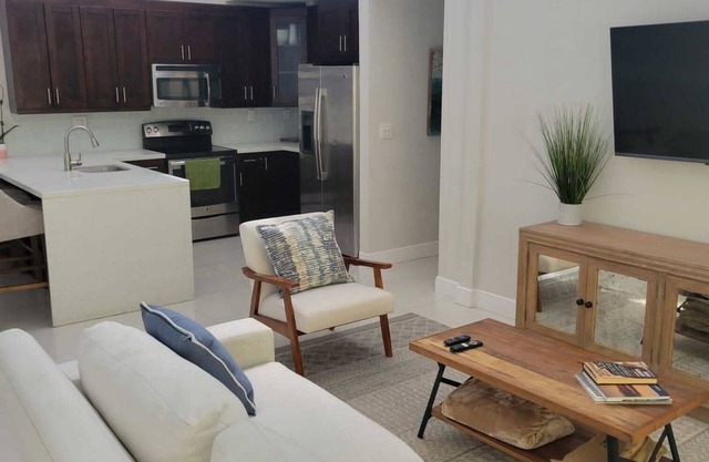Encantadora casa de 2 habitaciones y 2 baños ubicada en Dadeland en Miami.