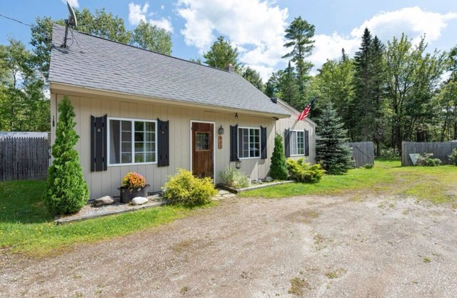 Charming 2-bedroom cottage in Danbury