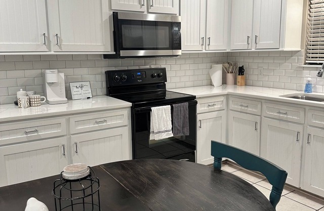 Charming 2-bedroom house in Petal with WiFi and AC