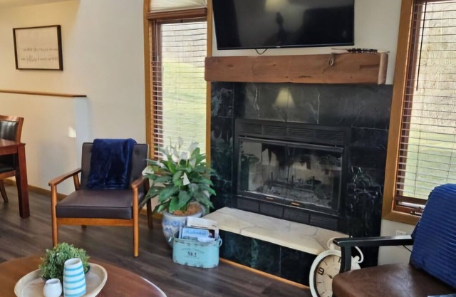 Charming 2-bedroom townhome with beautiful view in Galena Territories!