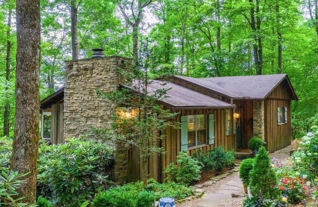 Charming 3/2.5 Cottage in Mirror Lake Near Downtown!!!