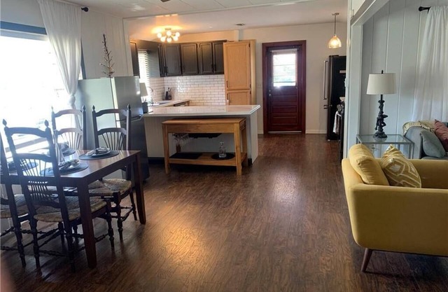 Charming 3/2 house near Downtown Inverness & Rails to Trails walking/ bike path.
