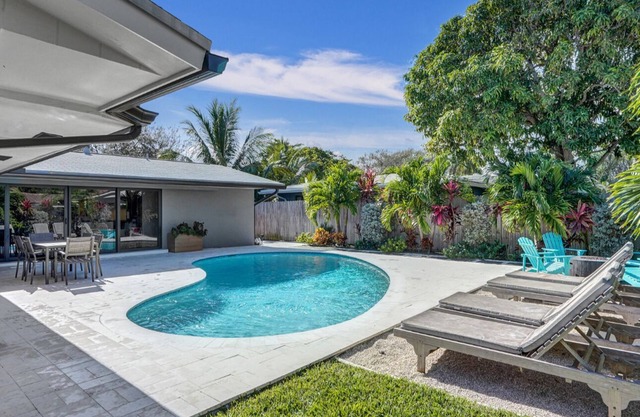 Charming 3-bedroom villa with AC and WiFi in nice Fort Lauderdale POOL HEATED