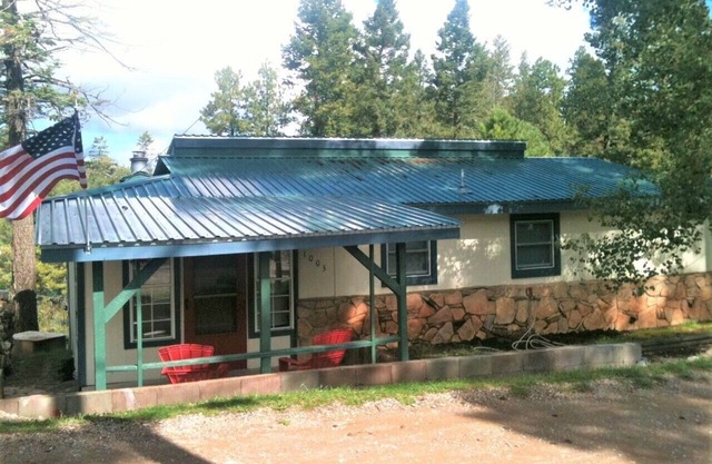 Charming 3-bedroom cabin in Cloudcroft