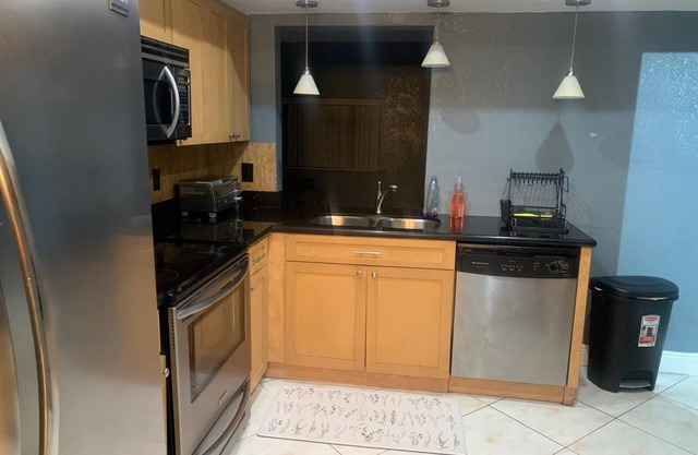Charming 3-bedroom house with AC, WiFi in enjoyable Lauderhill