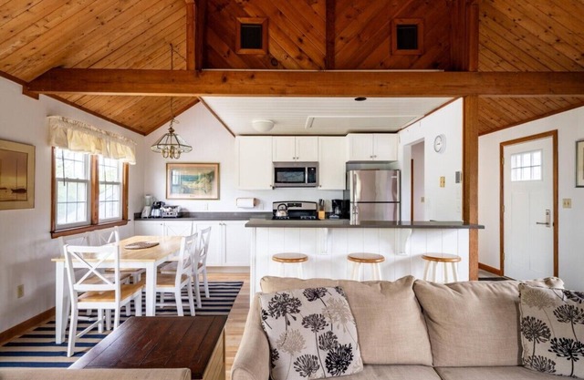 Charming 3-bedroom house in Nantucket, Madaket with WiFi