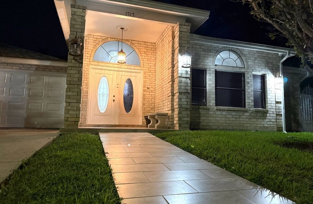Charming 3-bedroom house with AC and fitness space in Laredo