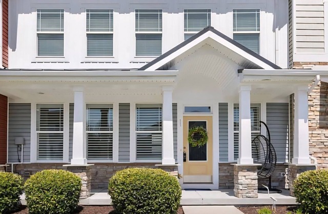 Charming 3-bedroom townhome with WiFi, outdoor pools, fitness in Bethany Beach