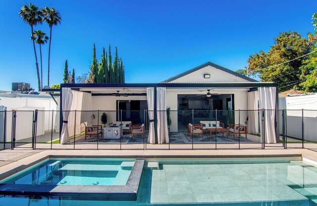 Charming 3-bedroom villa in wonderful Los Angeles with AC, WiFi