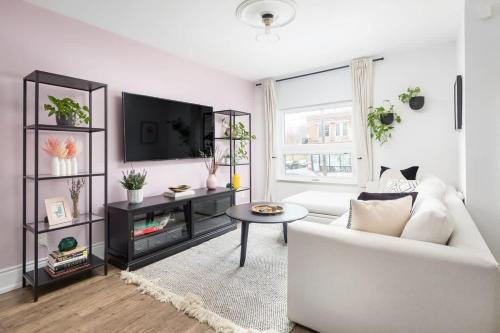 Charming 3 Beds Ossington Home
