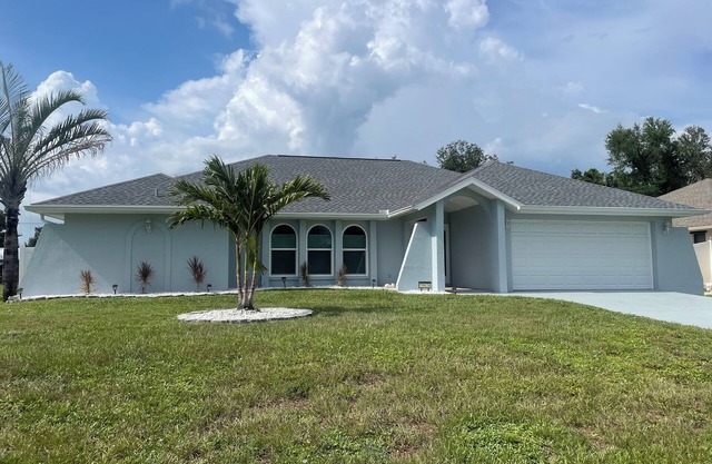 Charming 3BR/2Bath house + Private Poolside Oasis in Port Charlotte
