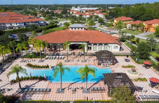 Charming 3BR Resort Townhome with Pool, BBQ Area & Great Location!