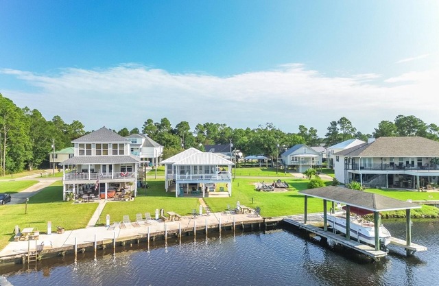 Charming 3BR River House w/ Private Dock
