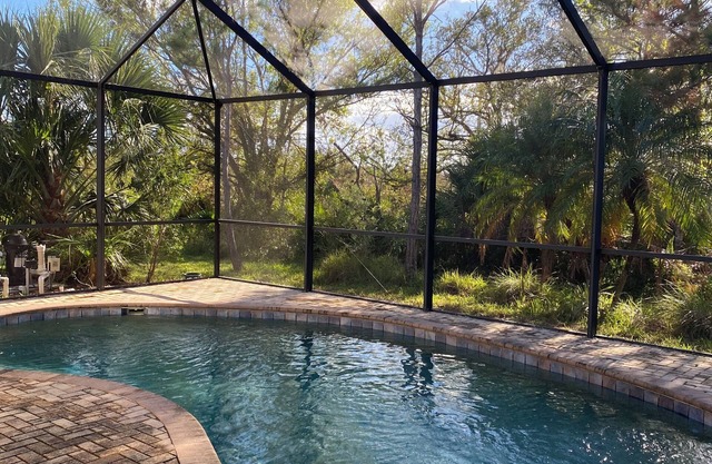 Charming 4-bedroom 3- bathrooms house with pool, Wi-Fi in lovely Venice FL.
