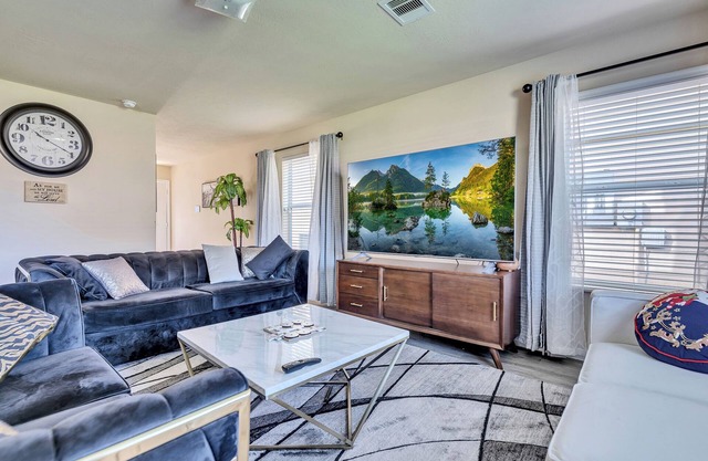 Charming 3-bedroom house in peaceful Houston IAH with AC, WiFi