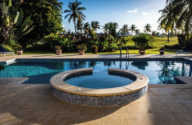 Charming 4-bedroom villa with AC and WiFi in the gated community.