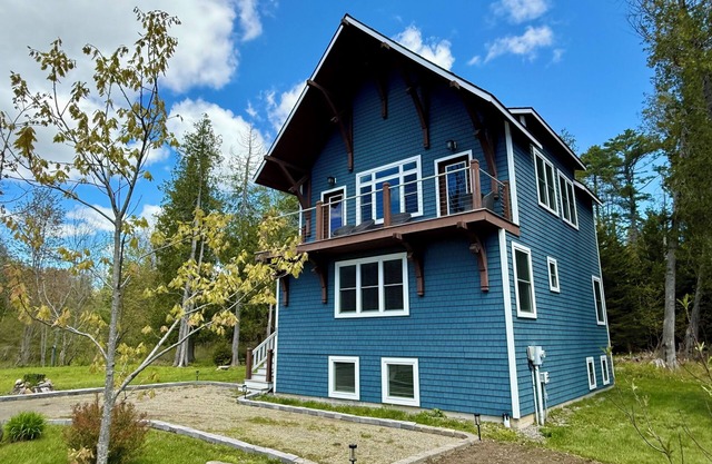 Charming 4-bedroom Year Around Coastal Retreat near Camden