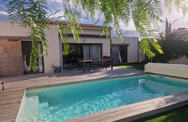 Charming 5* villa, air-conditioned, with swimming pool, 800m from Cala Rossa beach