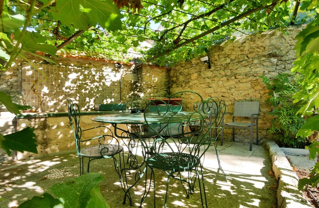 Encantadora cabaña con aire acondicionado "la cabaña" y su jardín privado e independiente