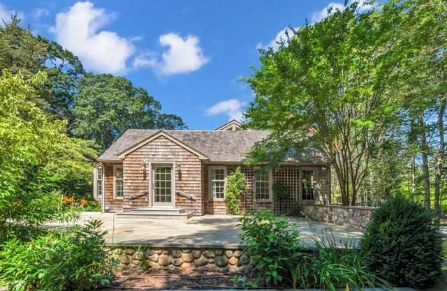 Charming Amagansett Cottage with Pool, Perfectly Situated near Town and...