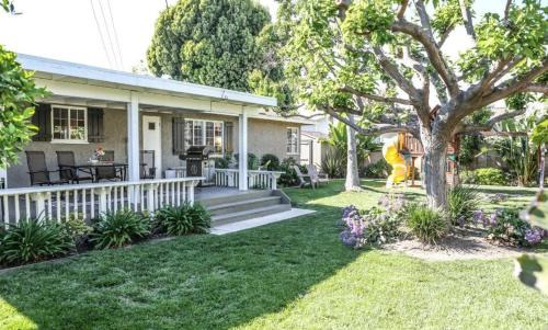Charming Anaheim Home 1/2 Mile Walk to Disney