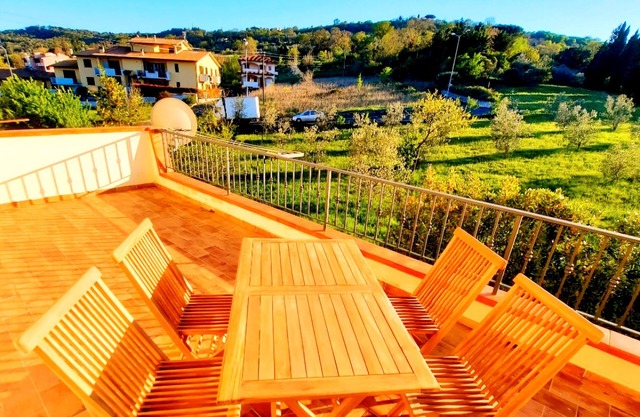 A few km from the sea, close to bike trails. Pleasant house with terrace and view!