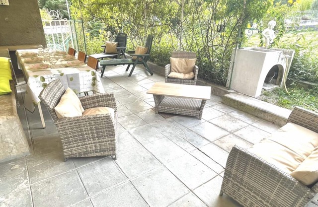 Encantador apartamento de villa en zona verde y tranquila, cerca de Niza.