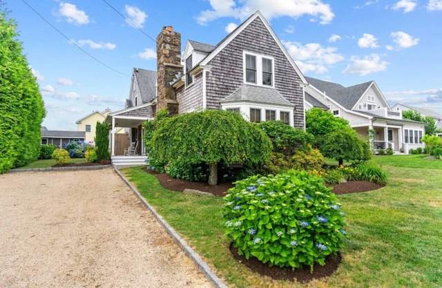 Charming Beachside Haven Bonnet Shores Getaway