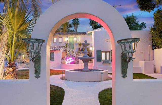 Charming Bungalow with Two Patio Areas and Private Pool