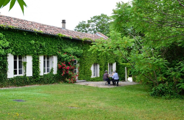 Casa rural con jardín privado y piscina en viñedo de Cognac