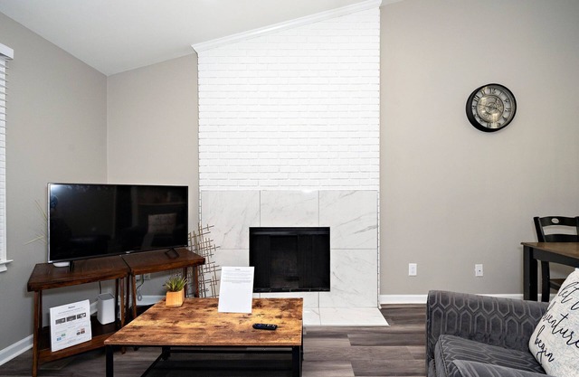 Charming Cary Home~Centrally Located~Comfortable beds