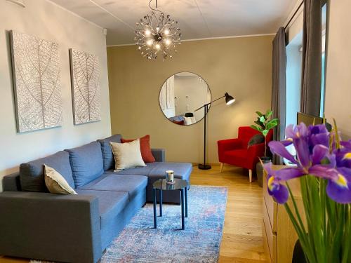 Charming City Centre Apartment - Spacious Balcony and Private Garden