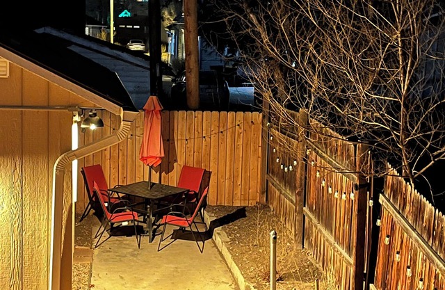 Charming cottage with loft and fenced area in wonderful Old Colorado City