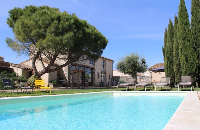Encantadora casa de campo, 15 personas, piscina climatizada, cerca de Carcassonne