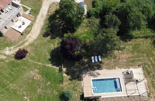 Charming country cottage with swimming pool