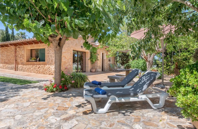 Encantadora casa de campo con jardín, terraza y Wi-Fi; aparcamiento disponible