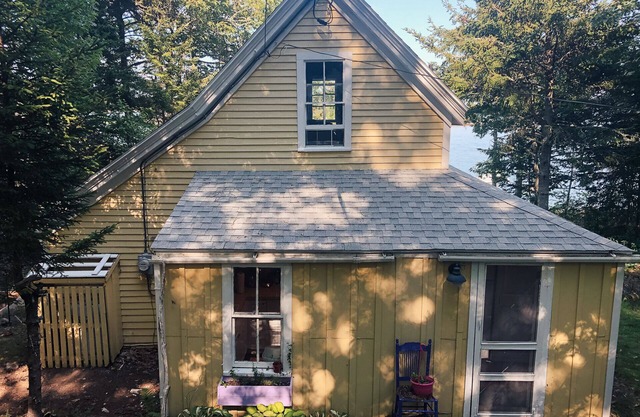 Casa amarilla con unas vistas impresionantes sobre Pleasant Beach, en South Thomaston, Maine