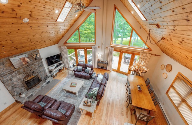 New! Tullamore: Lake Access, Dogs Welcome, Hot Tub, Dock Slip!