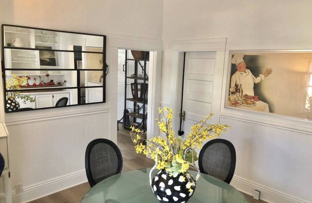 Charming Downtown Napa Cottage...walk everywhere!