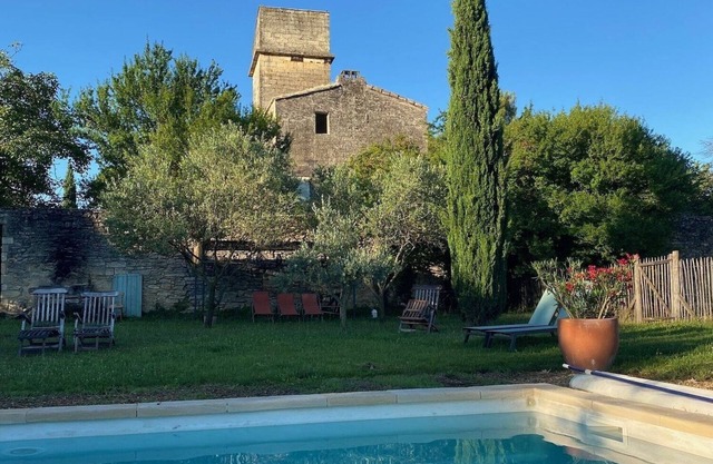 Charming farmhouse newly refurbished and medieval tower near Avignon and Arles