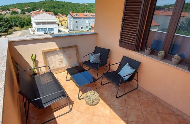 Encantador piso cerca de Rovinj con aparcamiento privado, aire acondicionado, WiFi, cuna de bebé