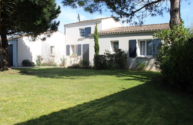 Casa en la Isla de Oléron - Jardín Privado, Terraza, Cercanía al Mercado y Pistas Ciclistas