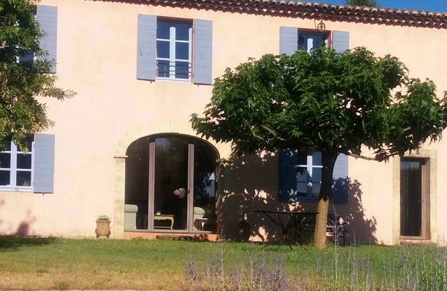 Provenzal casa de 220 m2, gran piscina bioUV en un jardín de 1700m2
