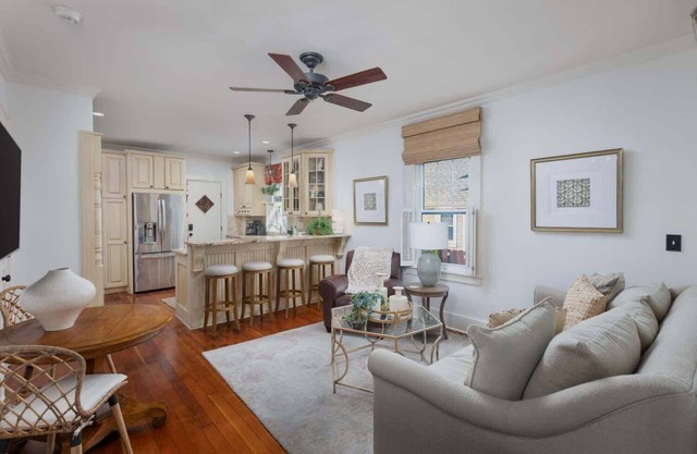 Charming Geneva Cottage, Walk 4 Blks to Downtown