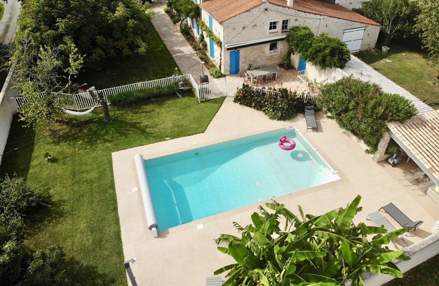 Charming gîte (8/10pers) in the Marais Poitevin Vendée with heated swimming pool