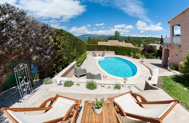 Gîte Lou Ventoux, charming cottage with swimming pool at the foot of Mont Ventoux