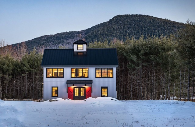 New Modern Gray Barn Getaway - Game Room, EV Charger, Year-Round Fun!