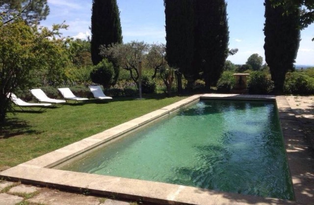 MARAVILLOSA cabaña con piscina rodeada de olivos, rodeada de viñedos