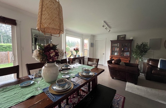 Charming Guesthouse Retreat - Calm Mornings, Cozy Nights!